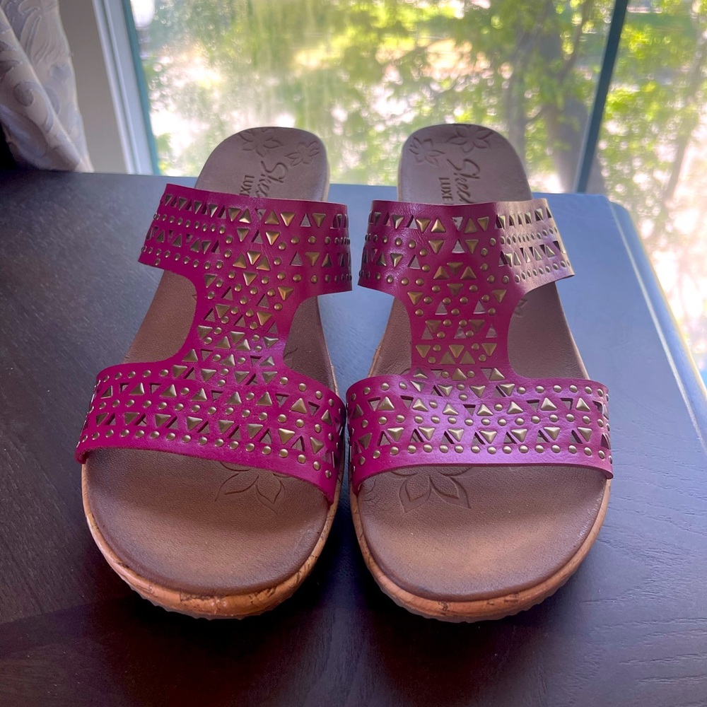 Skechers LuxeFoam Sandals